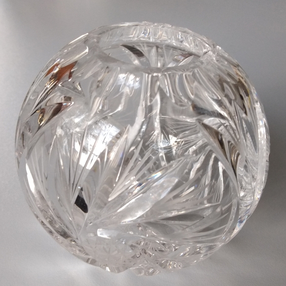 Round 4 Inch Pinwheel Crystal Bowl - Picture 5 of 10